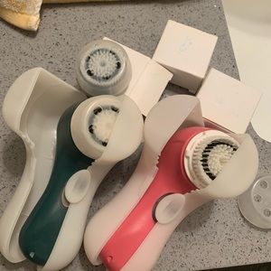 2 Clarisonic Mia 2 + 3 Refills + Chargers